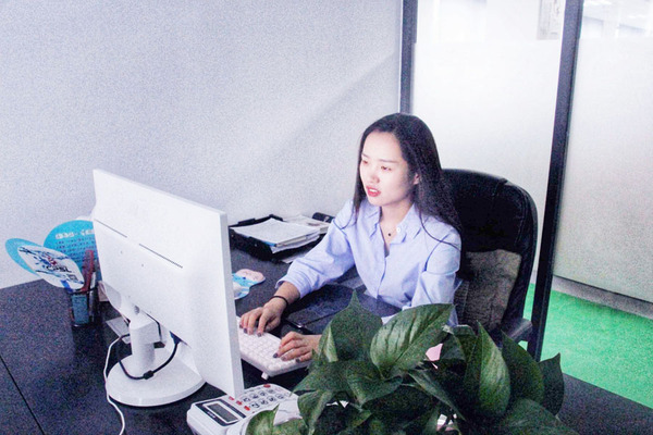 很nice的小姐姐.